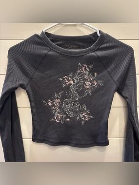 Arizona Jean Company Charcoal Ribbed Long-Sleeve Crop Top with Floral Dragon